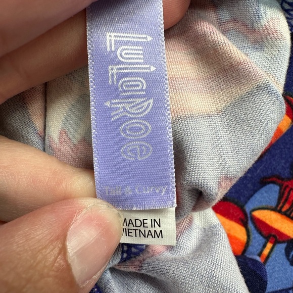 LuLaRoe Disney Collection Captain Hook Peter Pan Leggings Plus Size 1X TC T&C - Picture 6 of 9